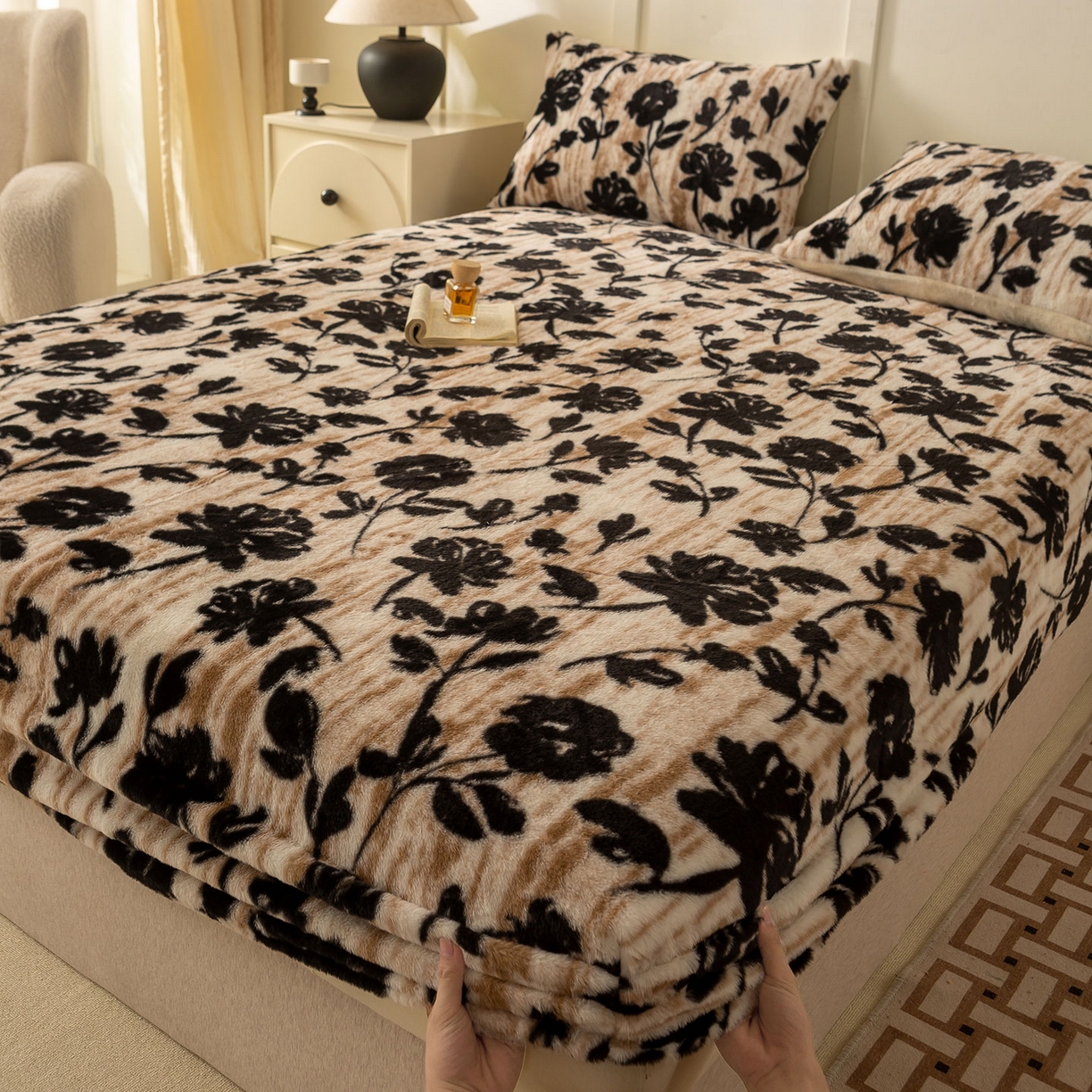 91家纺网 家纺一手货源 找家纺 眠势力 2025新款兔毛绒床笠单件冬季加绒冬季保暖保护套全包防尘床垫罩-美拉德系列 墨韵【兔毛绒床笠】