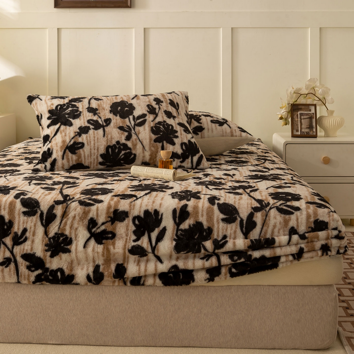 91家纺网 家纺一手货源 找家纺 眠势力 2025新款兔毛绒床笠单件冬季加绒冬季保暖保护套全包防尘床垫罩-美拉德系列 墨韵【兔毛绒床笠】