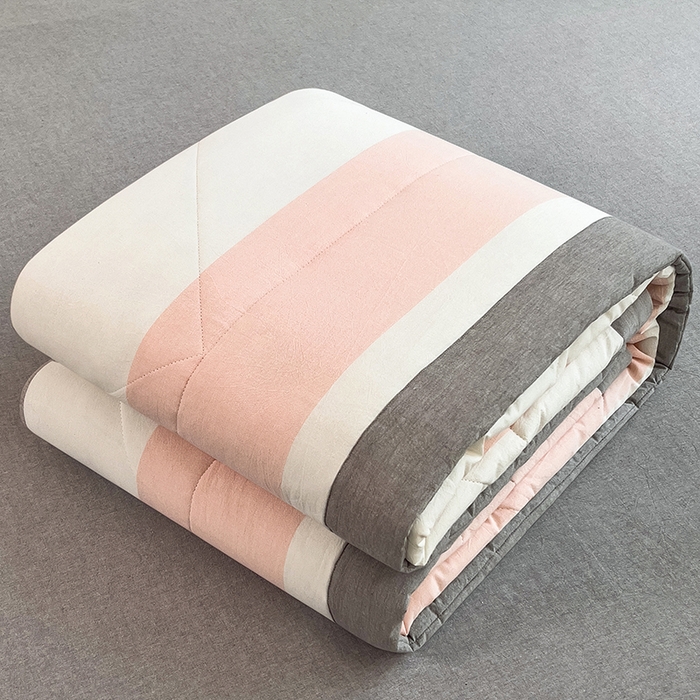 91家纺网 家纺一手货源 找家纺 梵克保罗 2025春夏新款10A抗菌无印风水洗棉夏被四件套 桃玉粉