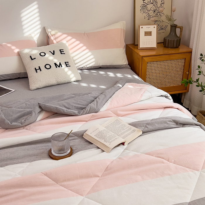 91家纺网 家纺一手货源 找家纺 梵克保罗 2025春夏新款10A抗菌无印风水洗棉夏被四件套 桃玉粉