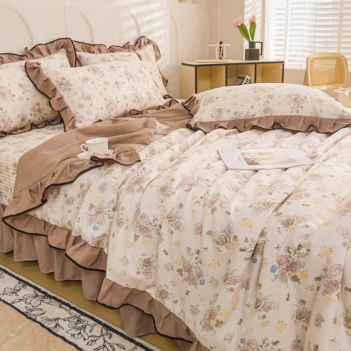 91家纺网 家纺一手货源 找家纺 梵克保罗 2025春夏新款有氧双层纱印花夹棉床盖四件套夏被四件套 田园密语