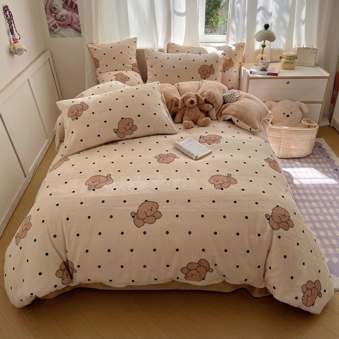 91家纺网 家纺一手货源 找家纺 红嘴企鹅 2025新款精致印花牛奶绒四件套 牛奶绒-波点狗