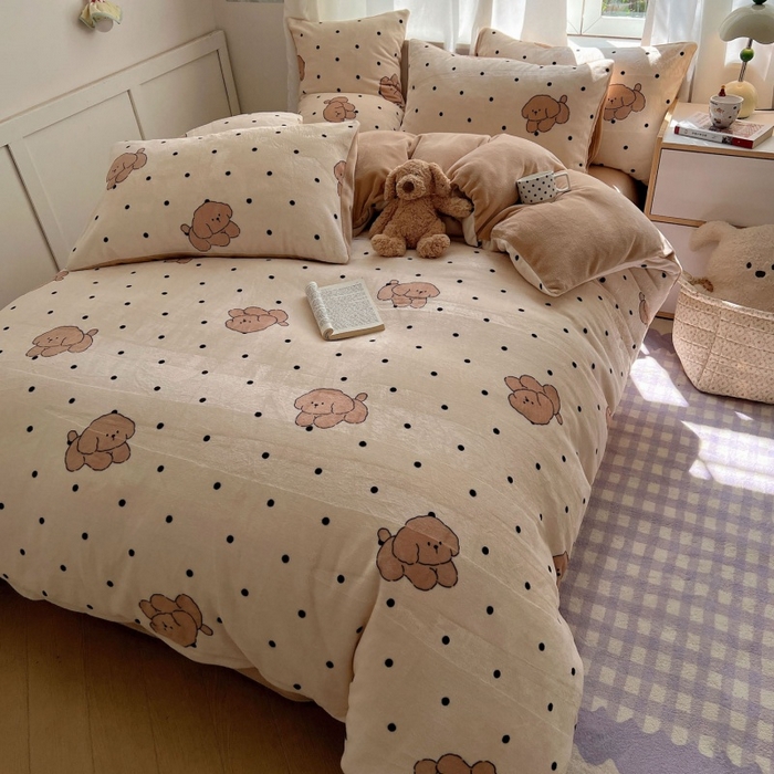 91家纺网 家纺一手货源 找家纺 红嘴企鹅 2025新款精致印花牛奶绒四件套 牛奶绒-波点狗