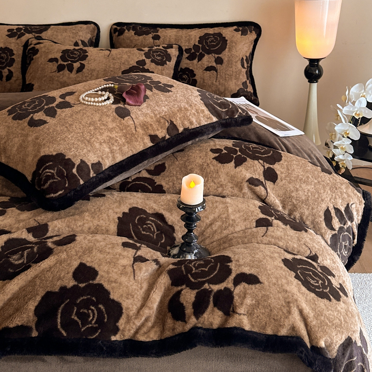 91家纺网 家纺一手货源 找家纺 铠畅  2025新款加厚8斤包边款美拉德仿兔毛皮草牛奶绒四件套 美拉德包边款-爱意玫瑰