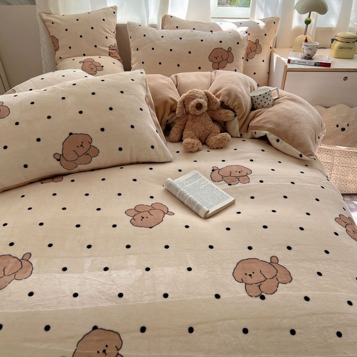 91家纺网 家纺一手货源 找家纺 红嘴企鹅 2025新款精致印花牛奶绒四件套 牛奶绒-波点狗