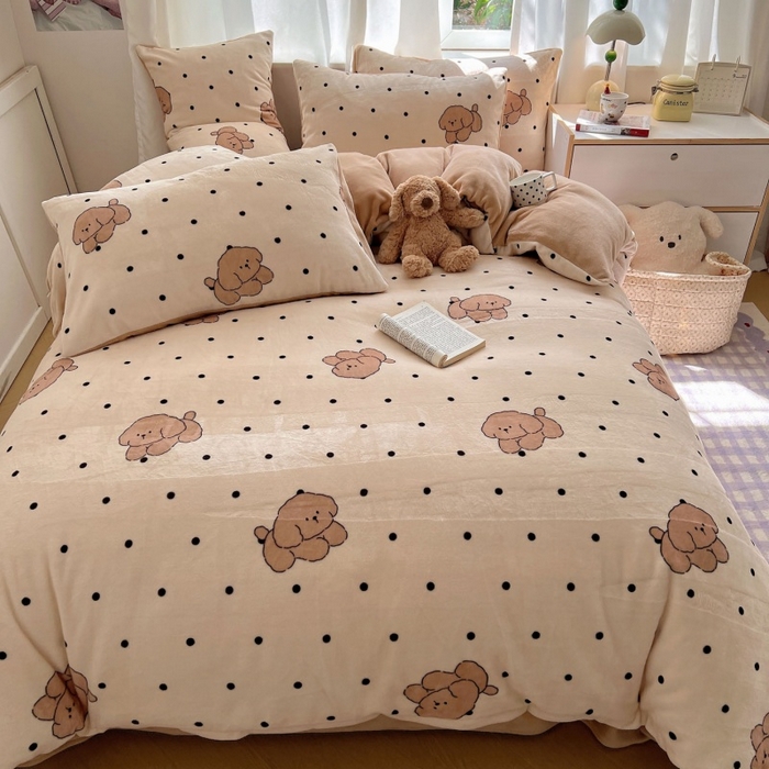 91家纺网 家纺一手货源 找家纺 红嘴企鹅 2025新款精致印花牛奶绒四件套 牛奶绒-波点狗