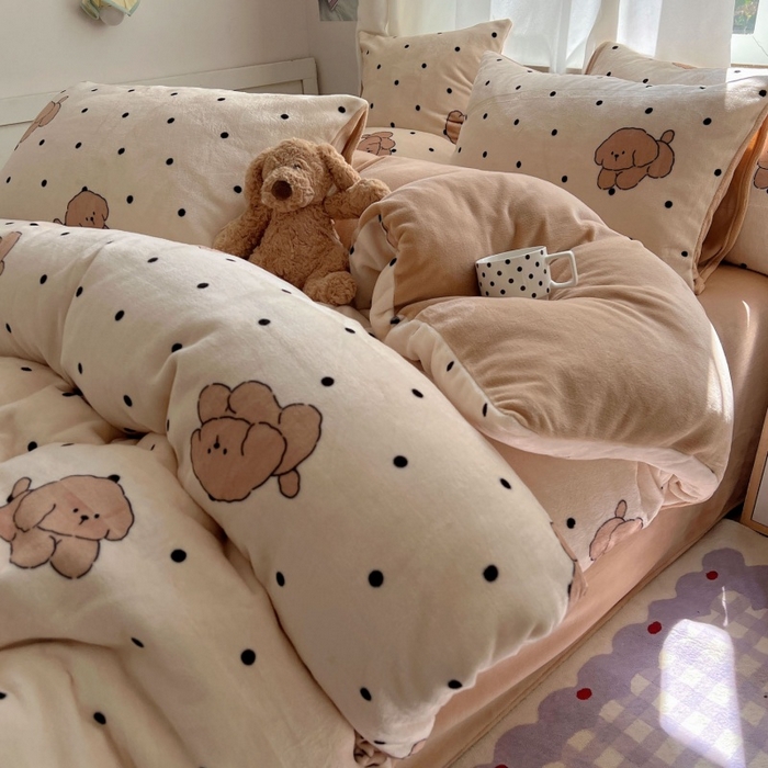91家纺网 家纺一手货源 找家纺 红嘴企鹅 2025新款精致印花牛奶绒四件套 牛奶绒-波点狗