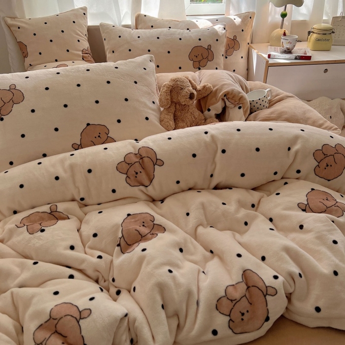 91家纺网 家纺一手货源 找家纺 红嘴企鹅 2025新款精致印花牛奶绒四件套 牛奶绒-波点狗