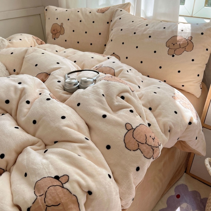 91家纺网 家纺一手货源 找家纺 红嘴企鹅 2025新款精致印花牛奶绒四件套 牛奶绒-波点狗