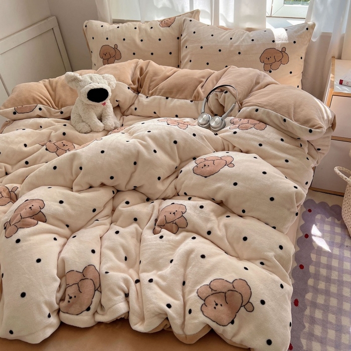 91家纺网 家纺一手货源 找家纺 红嘴企鹅 2025新款精致印花牛奶绒四件套 牛奶绒-波点狗