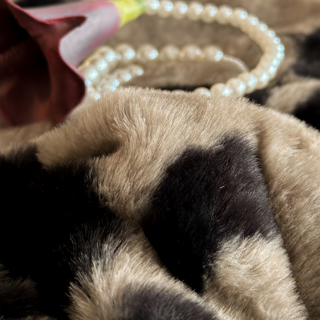 91家纺网 家纺一手货源 找家纺 铠畅  2025新款加厚8斤包边款美拉德仿兔毛皮草牛奶绒四件套 美拉德包边款-奥斯玫瑰