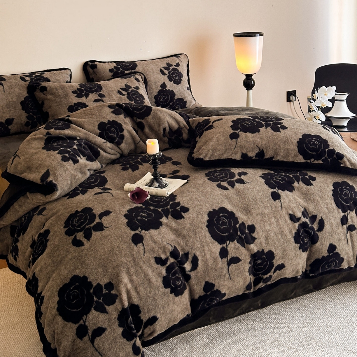 91家纺网 家纺一手货源 找家纺 铠畅  2025新款加厚8斤包边款美拉德仿兔毛皮草牛奶绒四件套 美拉德包边款-奥斯玫瑰