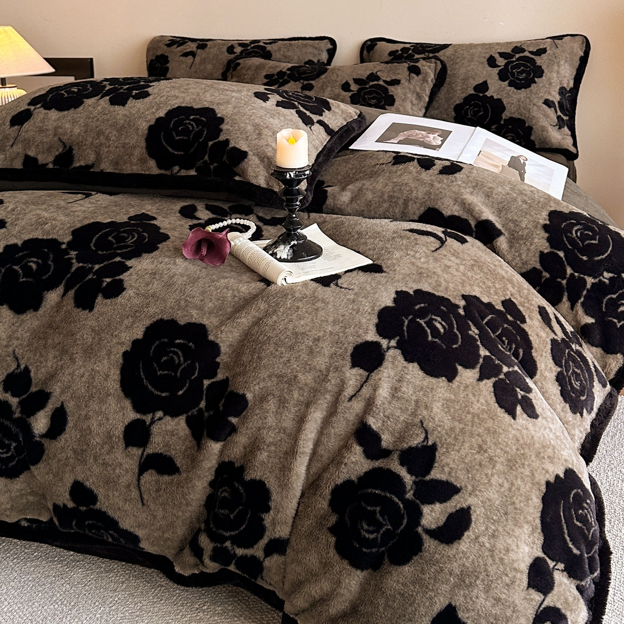 91家纺网 家纺一手货源 找家纺 铠畅  2025新款加厚8斤包边款美拉德仿兔毛皮草牛奶绒四件套 美拉德包边款-奥斯玫瑰