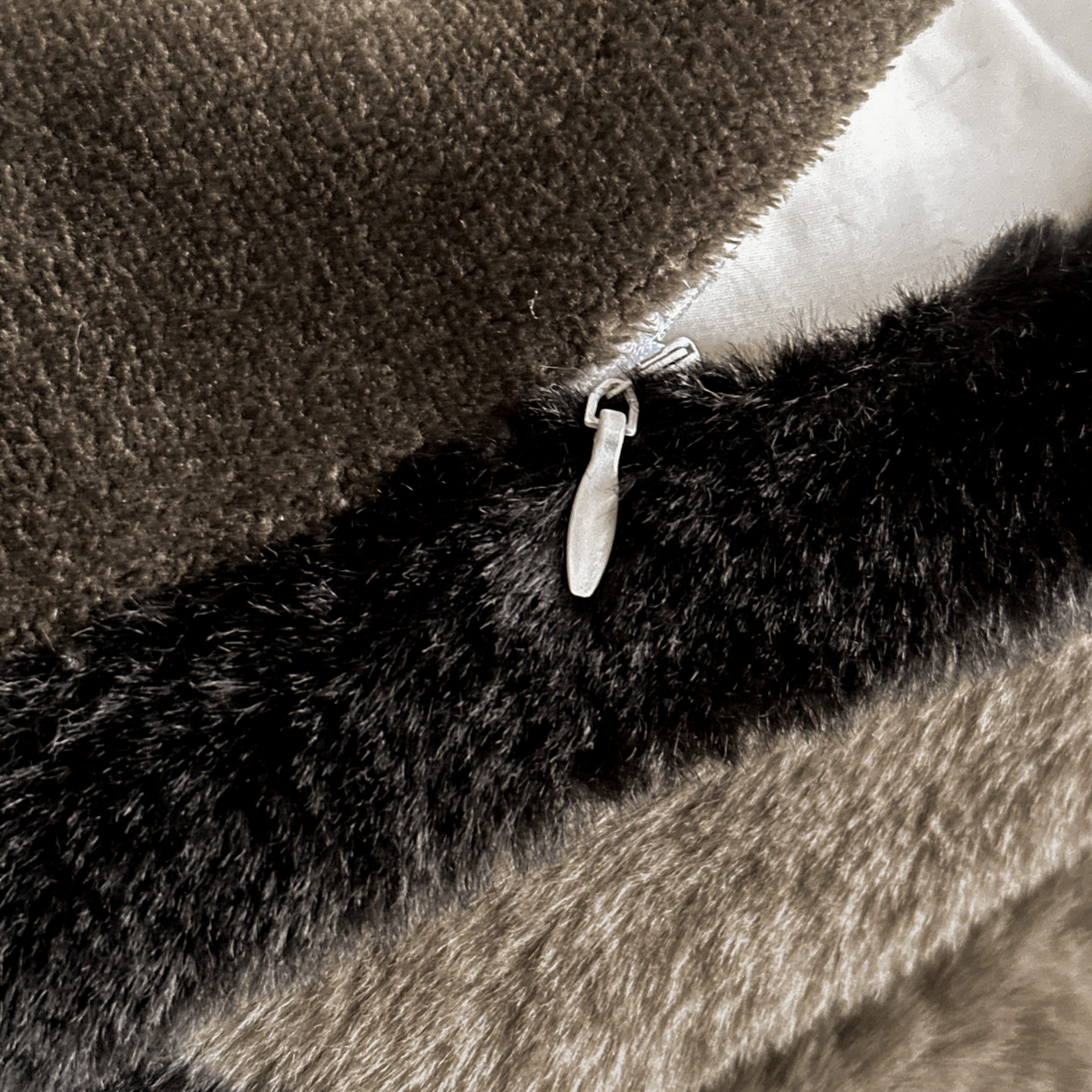 91家纺网 家纺一手货源 找家纺 铠畅  2025新款加厚8斤包边款美拉德仿兔毛皮草牛奶绒四件套 美拉德包边款-奥斯玫瑰