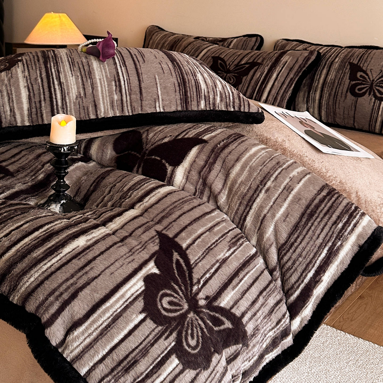 91家纺网 家纺一手货源 找家纺 铠畅  2025新款加厚8斤包边款美拉德仿兔毛皮草牛奶绒四件套 美拉德包边款-蝶之翼