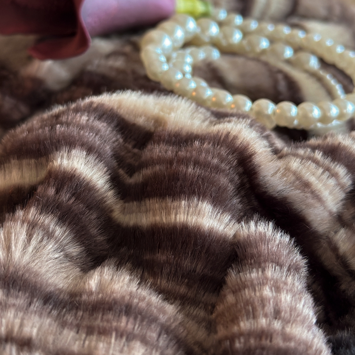 91家纺网 家纺一手货源 找家纺 铠畅  2025新款加厚8斤包边款美拉德仿兔毛皮草牛奶绒四件套 美拉德包边款-蝶之翼