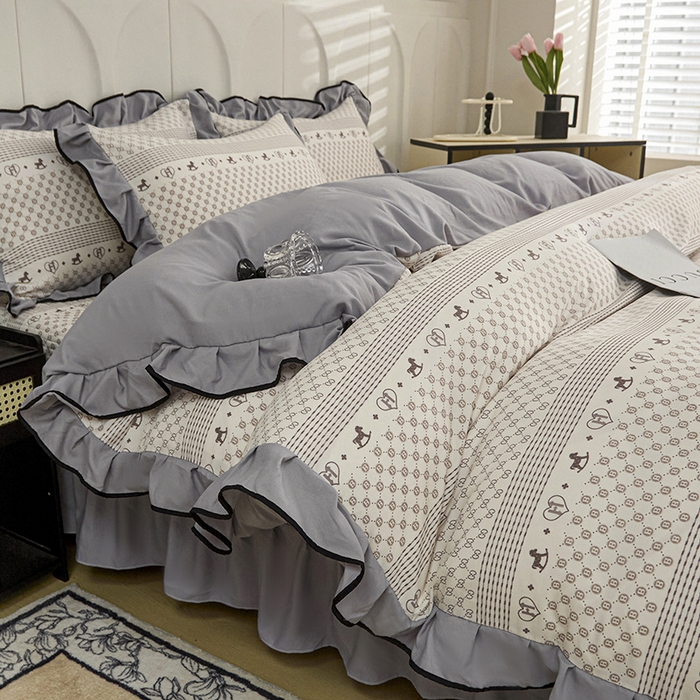 91家纺网 家纺一手货源 找家纺 梵克保罗 2025春夏新款有氧双层纱印花夹棉床盖四件套夏被四件套 小马宝丽