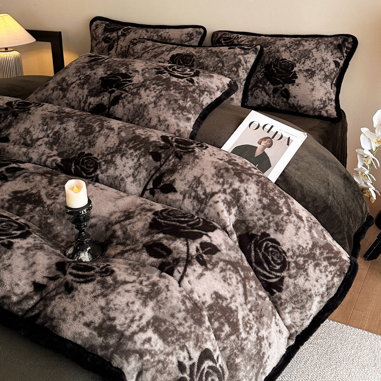 91家纺网 家纺一手货源 找家纺 铠畅  2025新款加厚8斤包边款美拉德仿兔毛皮草牛奶绒四件套 美拉德包边款-花间絮语