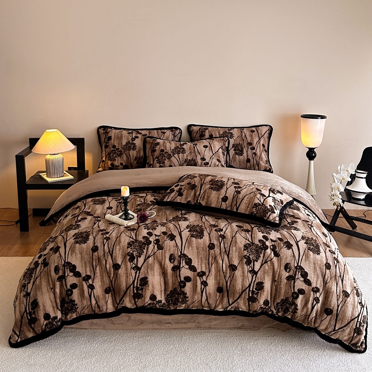 91家纺网 家纺一手货源 找家纺 铠畅  2025新款加厚8斤包边款美拉德仿兔毛皮草牛奶绒四件套 美拉德包边款-花夕