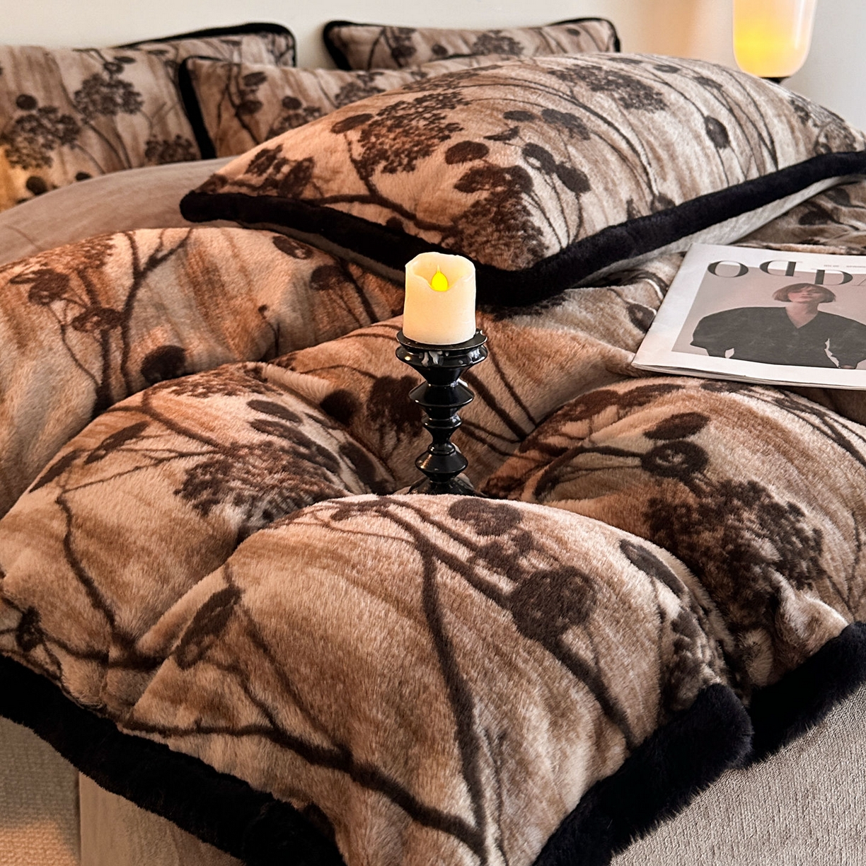 91家纺网 家纺一手货源 找家纺 铠畅  2025新款加厚8斤包边款美拉德仿兔毛皮草牛奶绒四件套 美拉德包边款-花夕