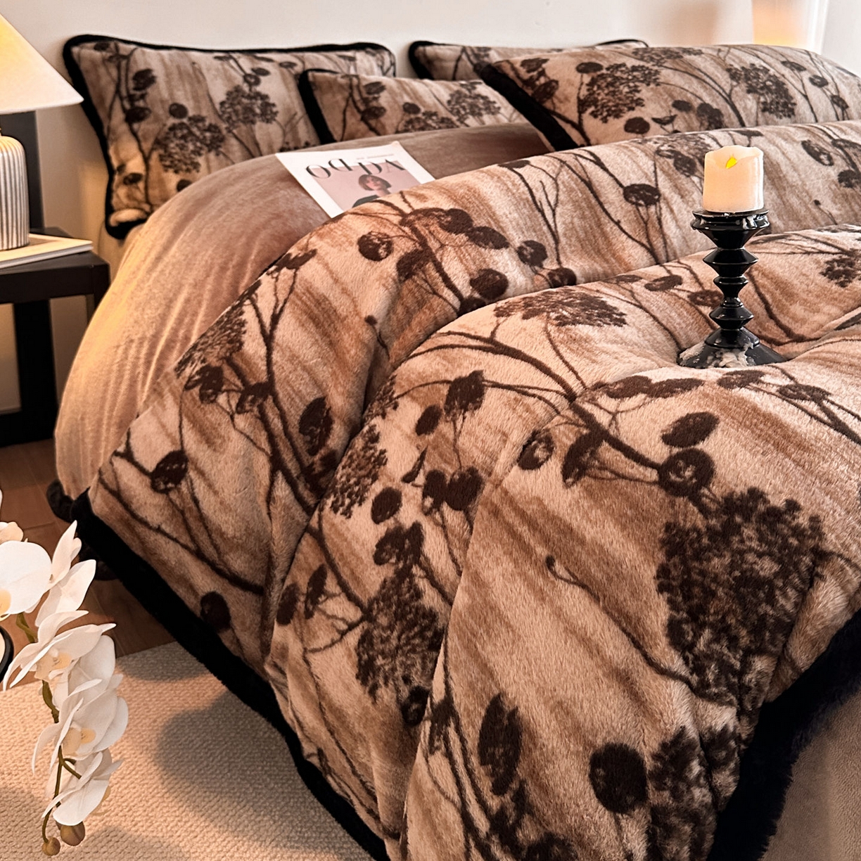 91家纺网 家纺一手货源 找家纺 铠畅  2025新款加厚8斤包边款美拉德仿兔毛皮草牛奶绒四件套 美拉德包边款-花夕