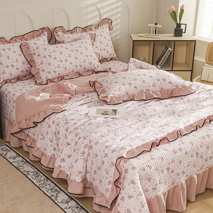 91家纺网 家纺一手货源 找家纺 梵克保罗 2025春夏新款有氧双层纱印花夹棉床盖四件套夏被四件套 幸福里