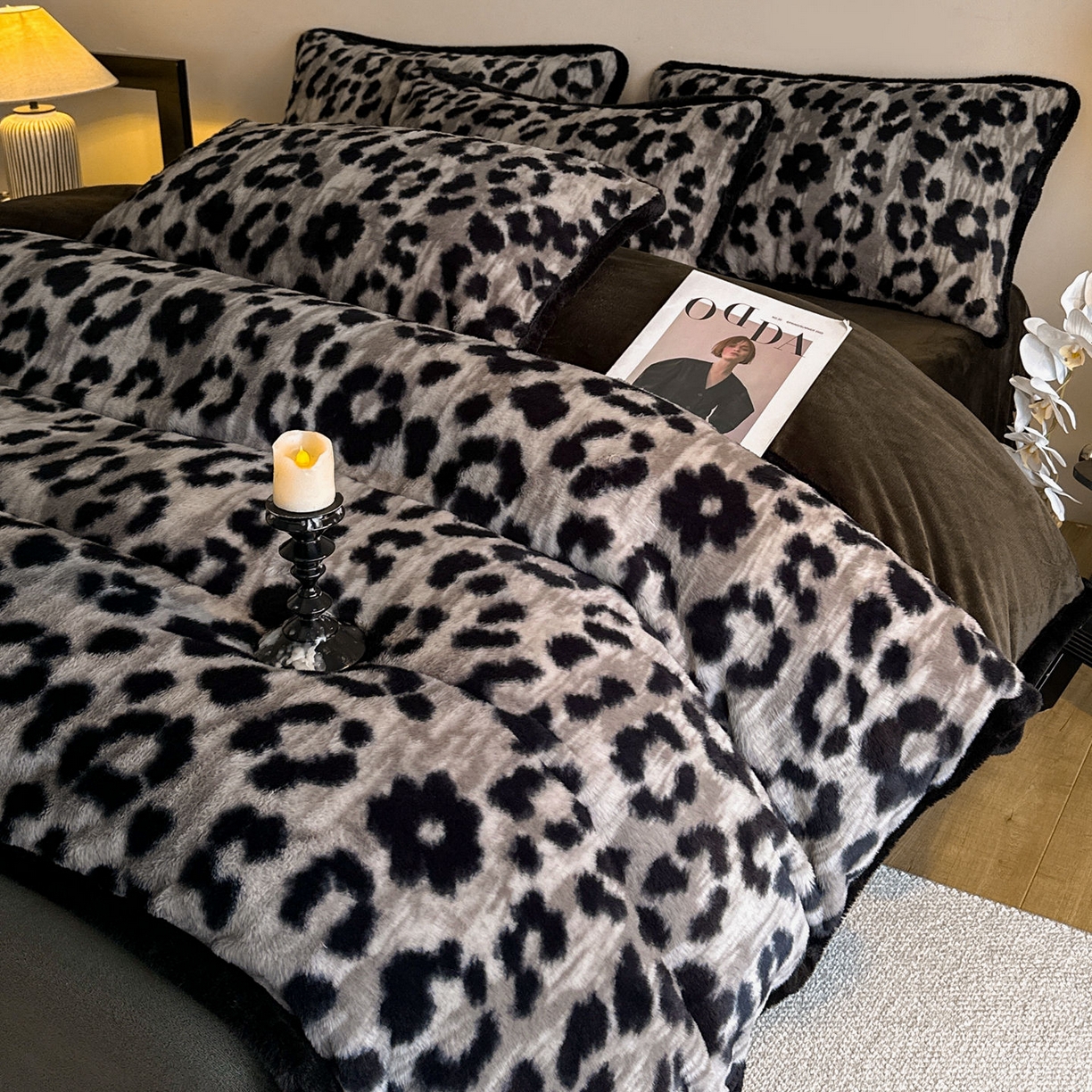 91家纺网 家纺一手货源 找家纺 铠畅  2025新款加厚8斤包边款美拉德仿兔毛皮草牛奶绒四件套 美拉德包边款-浪漫雪豹