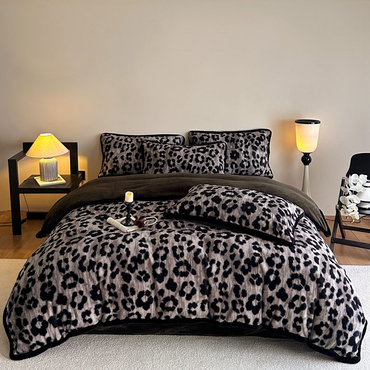 91家纺网 家纺一手货源 找家纺 铠畅  2025新款加厚8斤包边款美拉德仿兔毛皮草牛奶绒四件套 美拉德包边款-浪漫雪豹