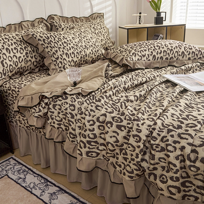 91家纺网 家纺一手货源 找家纺 梵克保罗 2025春夏新款有氧双层纱印花夹棉床盖四件套夏被四件套 野性魅惑