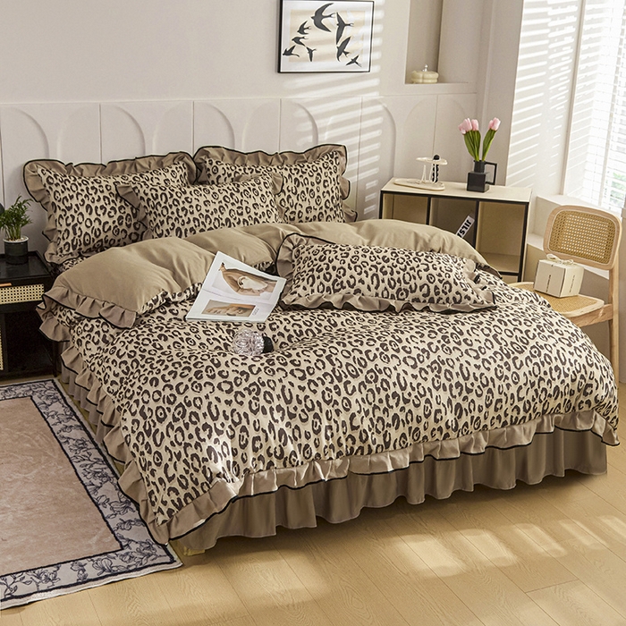 91家纺网 家纺一手货源 找家纺 梵克保罗 2025春夏新款有氧双层纱印花夹棉床盖四件套夏被四件套 野性魅惑