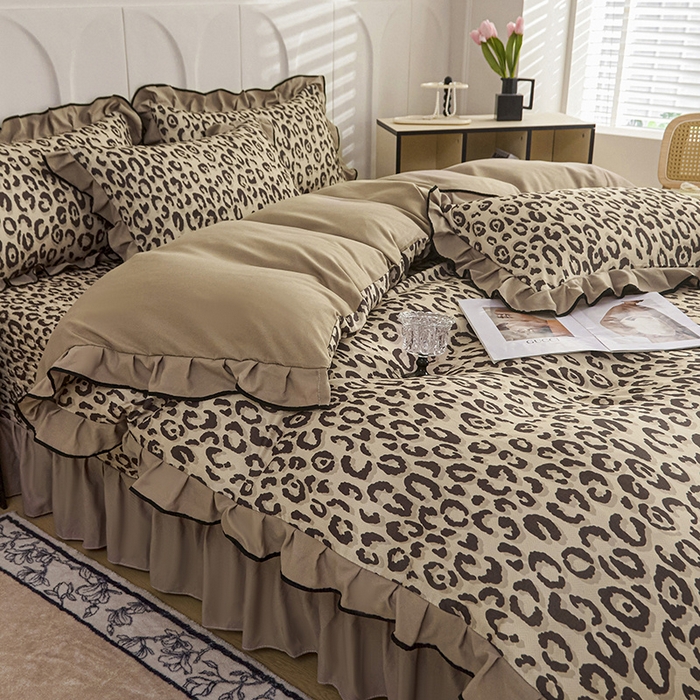 91家纺网 家纺一手货源 找家纺 梵克保罗 2025春夏新款有氧双层纱印花夹棉床盖四件套夏被四件套 野性魅惑