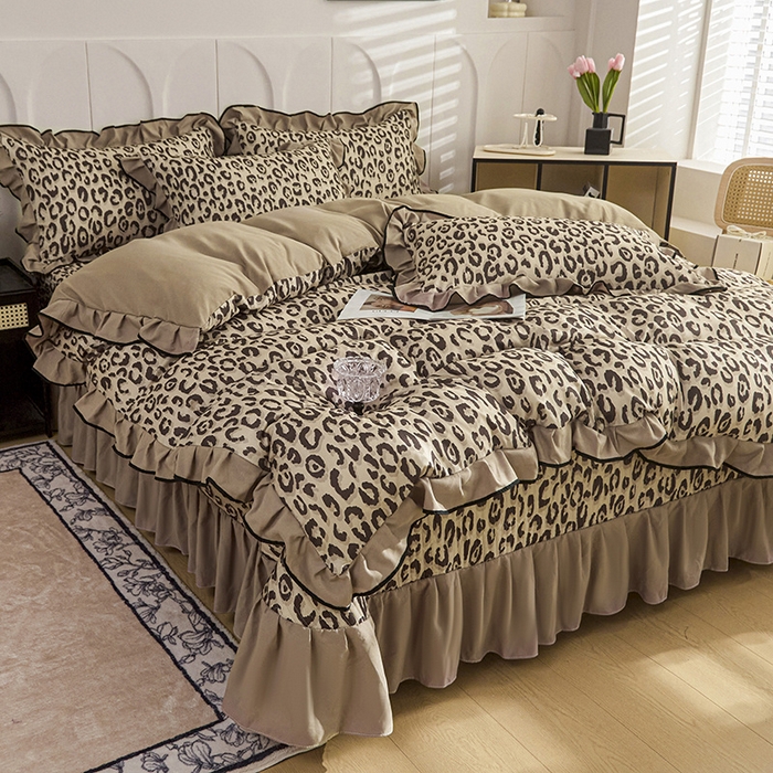 91家纺网 家纺一手货源 找家纺 梵克保罗 2025春夏新款有氧双层纱印花夹棉床盖四件套夏被四件套 野性魅惑