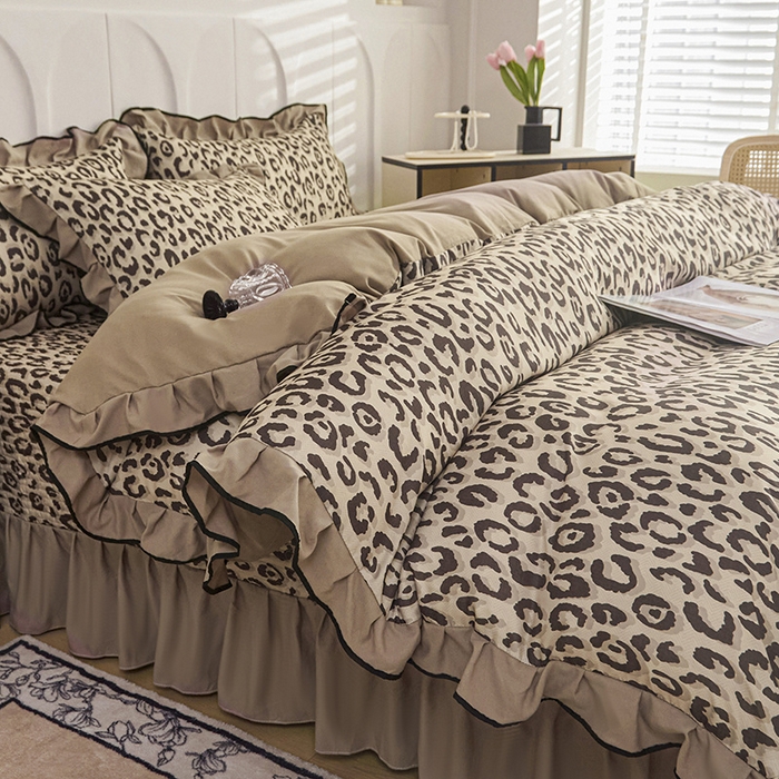 91家纺网 家纺一手货源 找家纺 梵克保罗 2025春夏新款有氧双层纱印花夹棉床盖四件套夏被四件套 野性魅惑