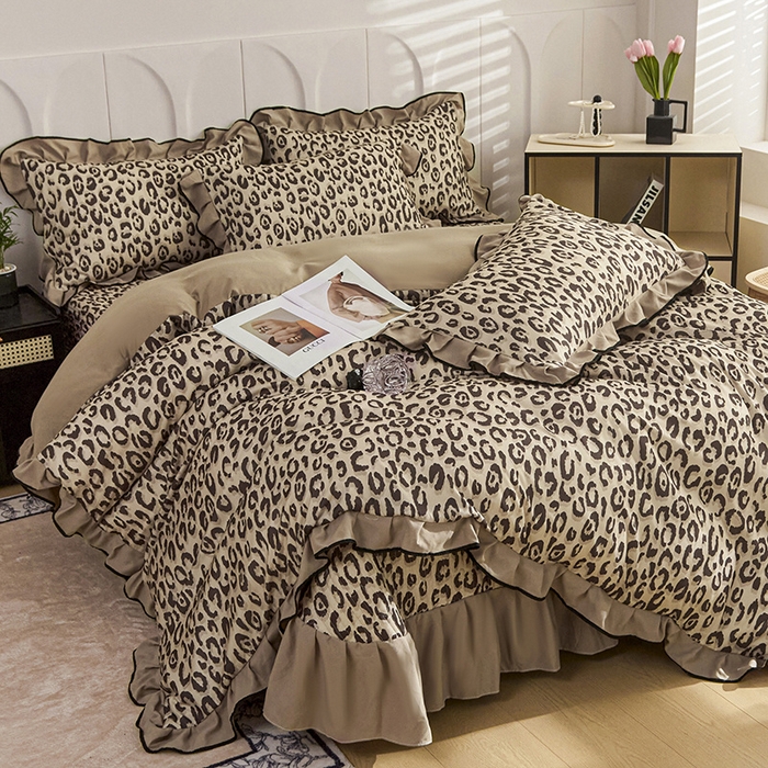 91家纺网 家纺一手货源 找家纺 梵克保罗 2025春夏新款有氧双层纱印花夹棉床盖四件套夏被四件套 野性魅惑