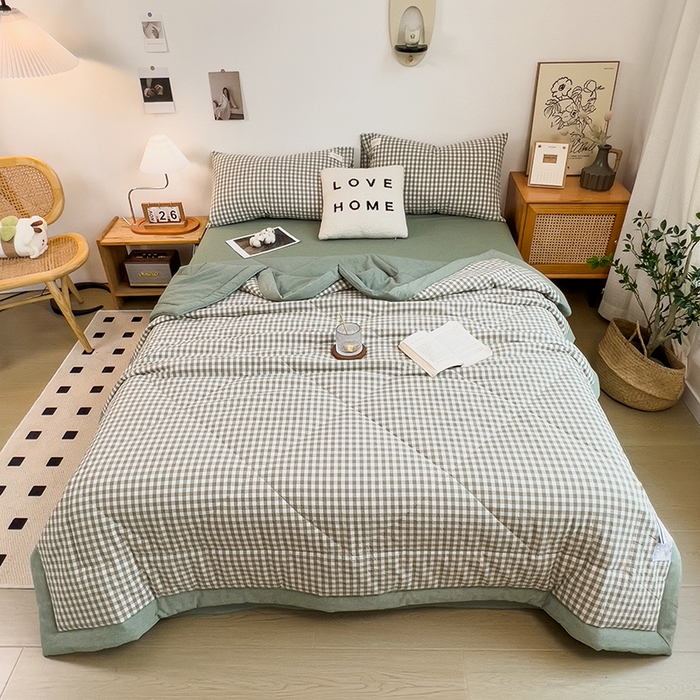 91家纺网 家纺一手货源 找家纺 梵克保罗 2025春夏新款10A抗菌无印风水洗棉夏被四件套 小方绿