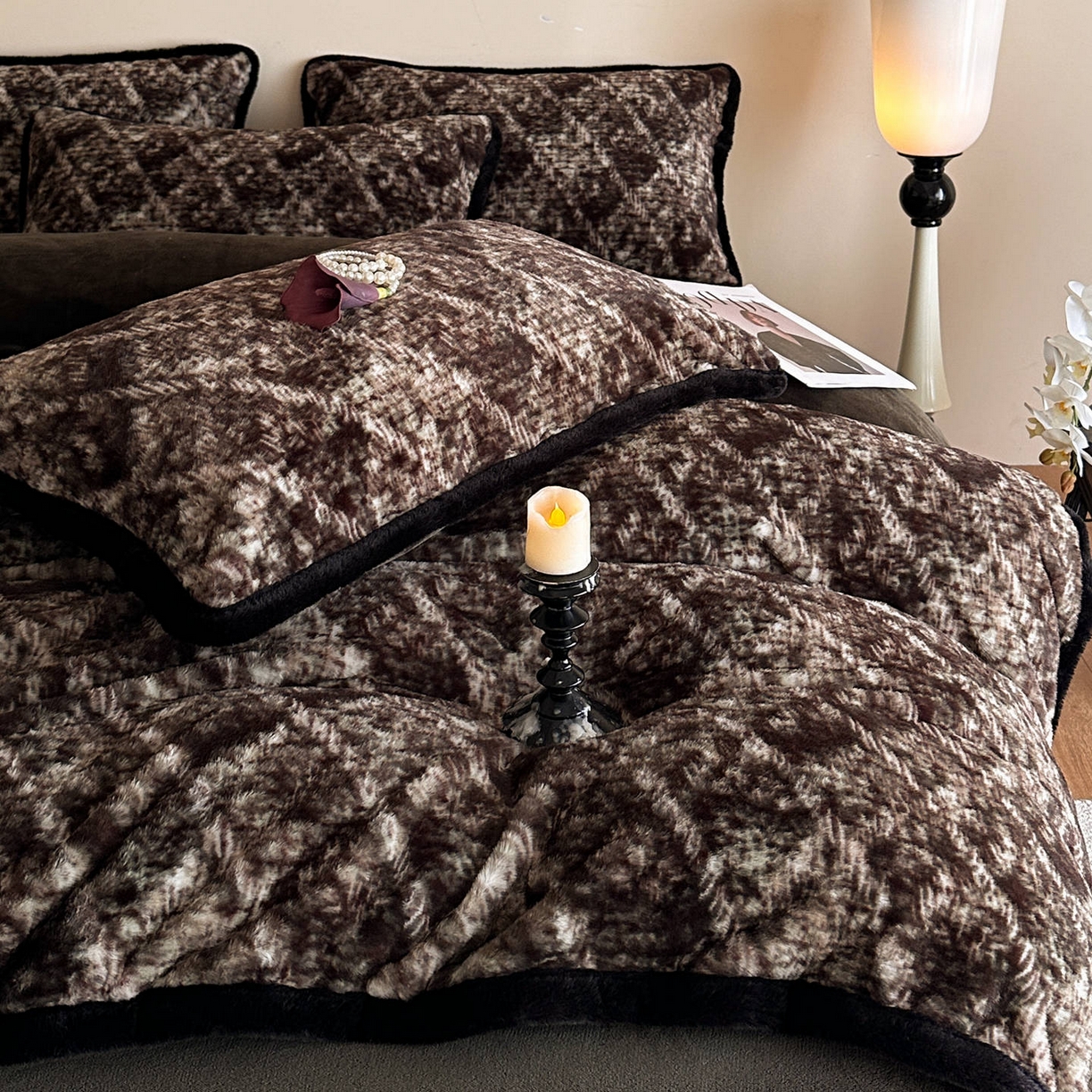 91家纺网 家纺一手货源 找家纺 铠畅  2025新款加厚8斤包边款美拉德仿兔毛皮草牛奶绒四件套 美拉德包边款-绿野仙踪