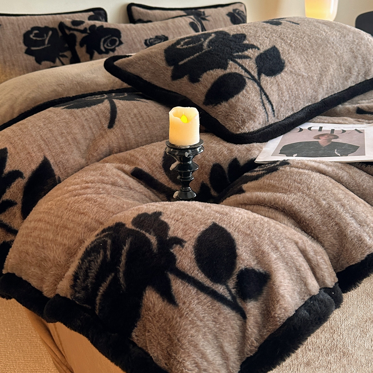 91家纺网 家纺一手货源 找家纺 铠畅  2025新款加厚8斤包边款美拉德仿兔毛皮草牛奶绒四件套 美拉德包边款-玫瑰晨露