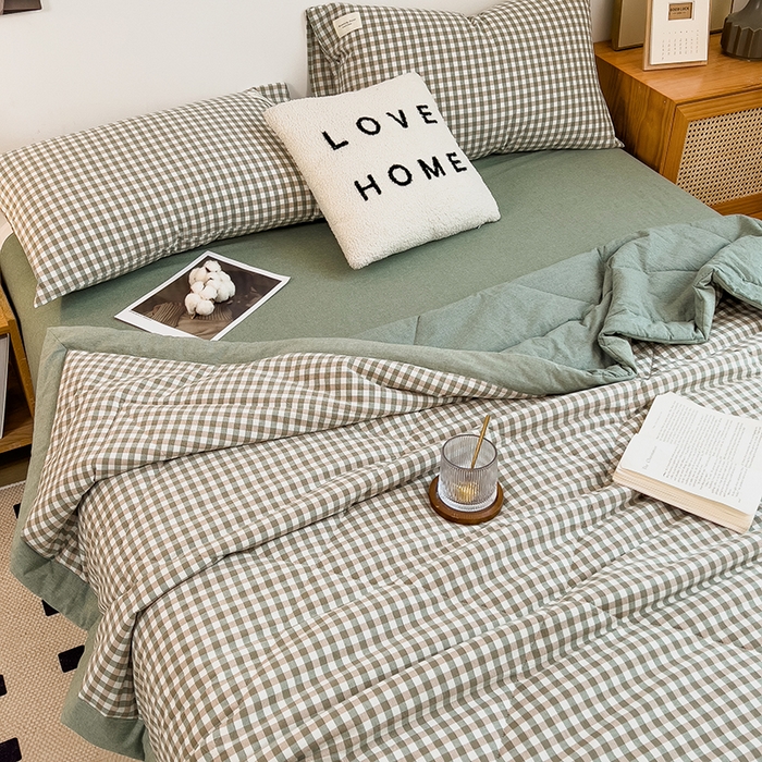 91家纺网 家纺一手货源 找家纺 梵克保罗 2025春夏新款10A抗菌无印风水洗棉夏被四件套 小方绿