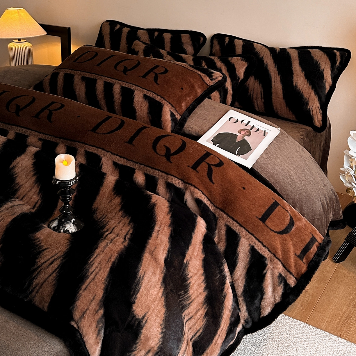 91家纺网 家纺一手货源 找家纺 铠畅  2025新款加厚8斤包边款美拉德仿兔毛皮草牛奶绒四件套 美拉德包边款-魅影