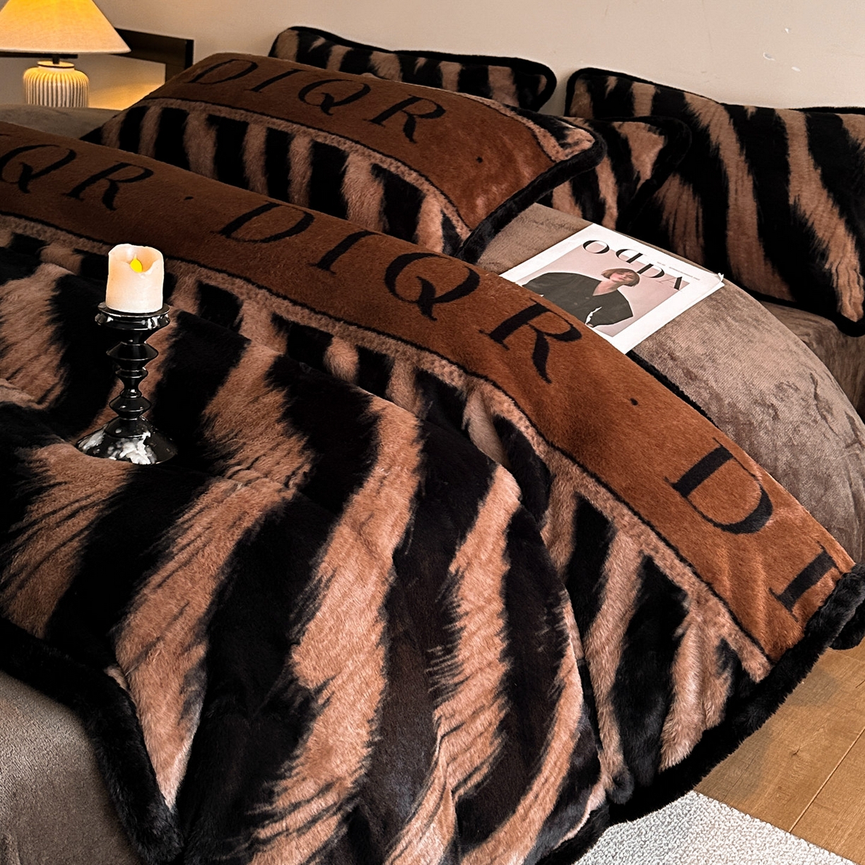 91家纺网 家纺一手货源 找家纺 铠畅  2025新款加厚8斤包边款美拉德仿兔毛皮草牛奶绒四件套 美拉德包边款-魅影