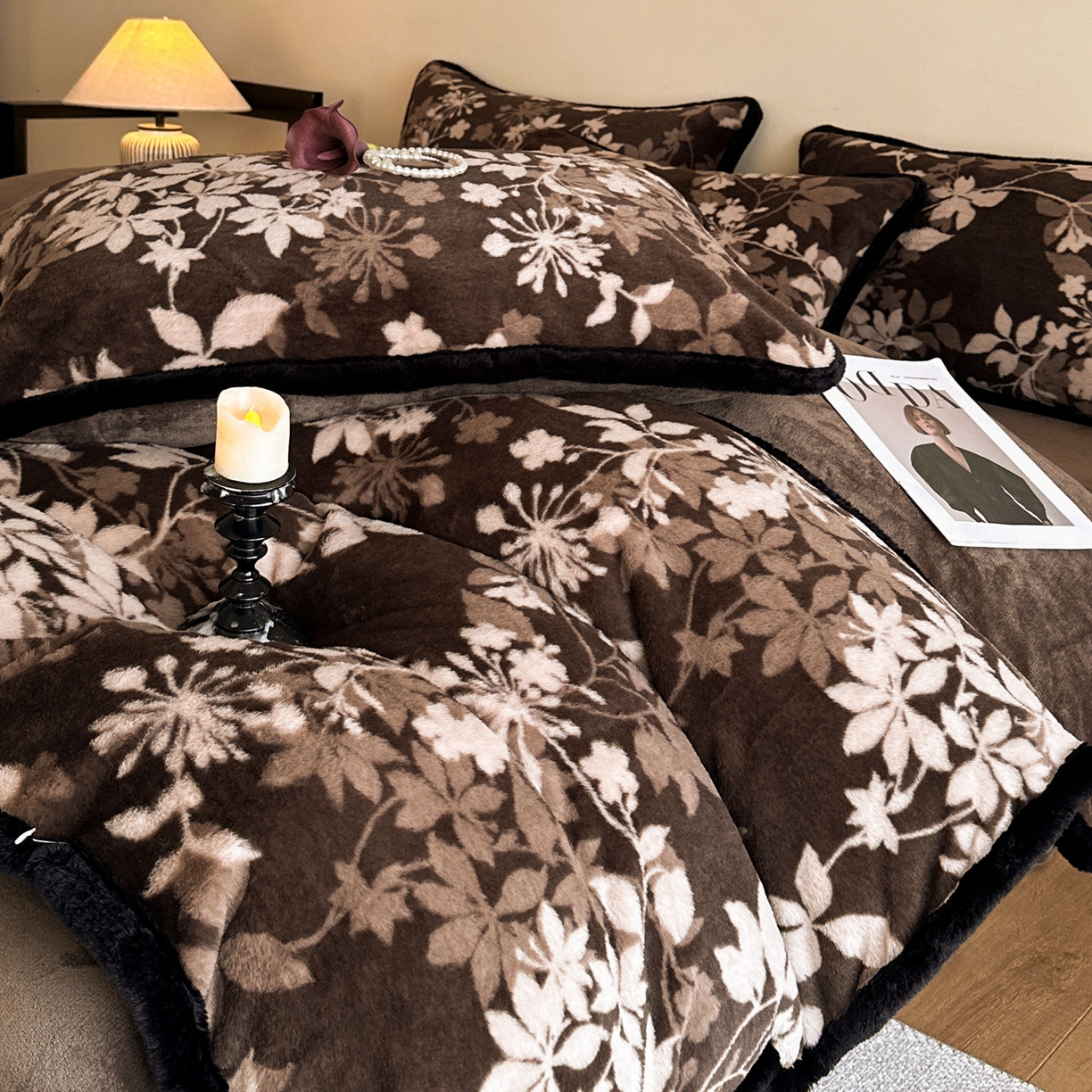 91家纺网 家纺一手货源 找家纺 铠畅  2025新款加厚8斤包边款美拉德仿兔毛皮草牛奶绒四件套 美拉德包边款-莫奈花园