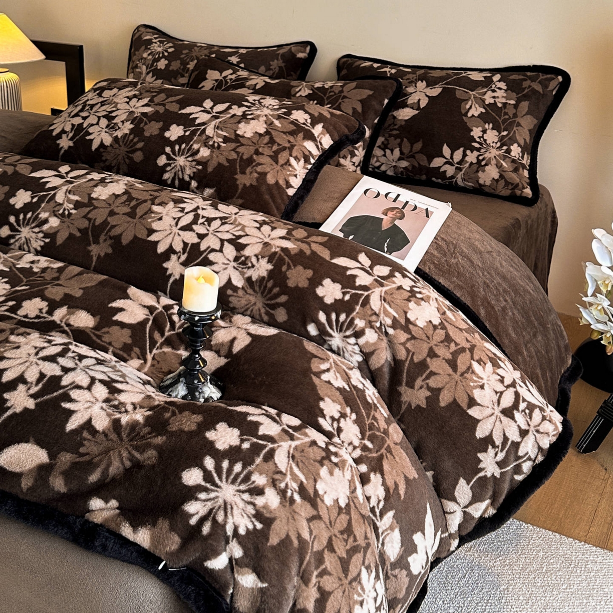 91家纺网 家纺一手货源 找家纺 铠畅  2025新款加厚8斤包边款美拉德仿兔毛皮草牛奶绒四件套 美拉德包边款-莫奈花园