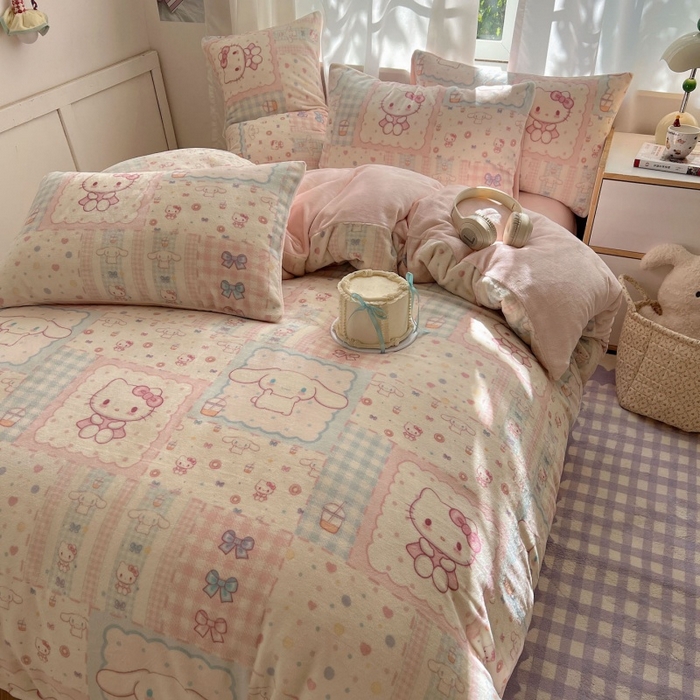 91家纺网 家纺一手货源 找家纺 红嘴企鹅 2025新款精致印花牛奶绒四件套 牛奶绒-少女猫咪