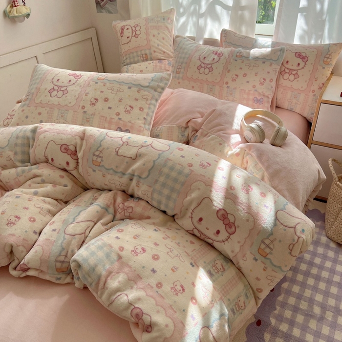 91家纺网 家纺一手货源 找家纺 红嘴企鹅 2025新款精致印花牛奶绒四件套 牛奶绒-少女猫咪