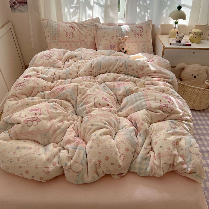 91家纺网 家纺一手货源 找家纺 红嘴企鹅 2025新款精致印花牛奶绒四件套 牛奶绒-少女猫咪