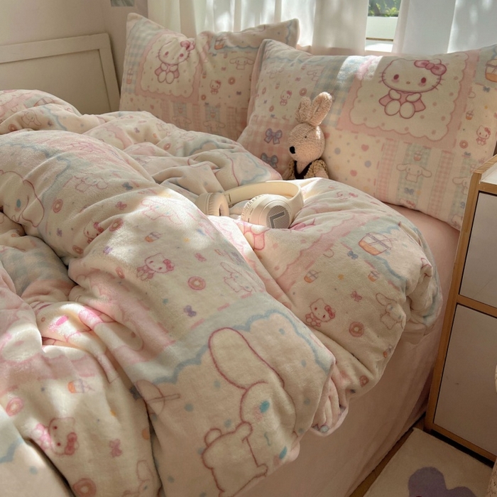 91家纺网 家纺一手货源 找家纺 红嘴企鹅 2025新款精致印花牛奶绒四件套 牛奶绒-少女猫咪