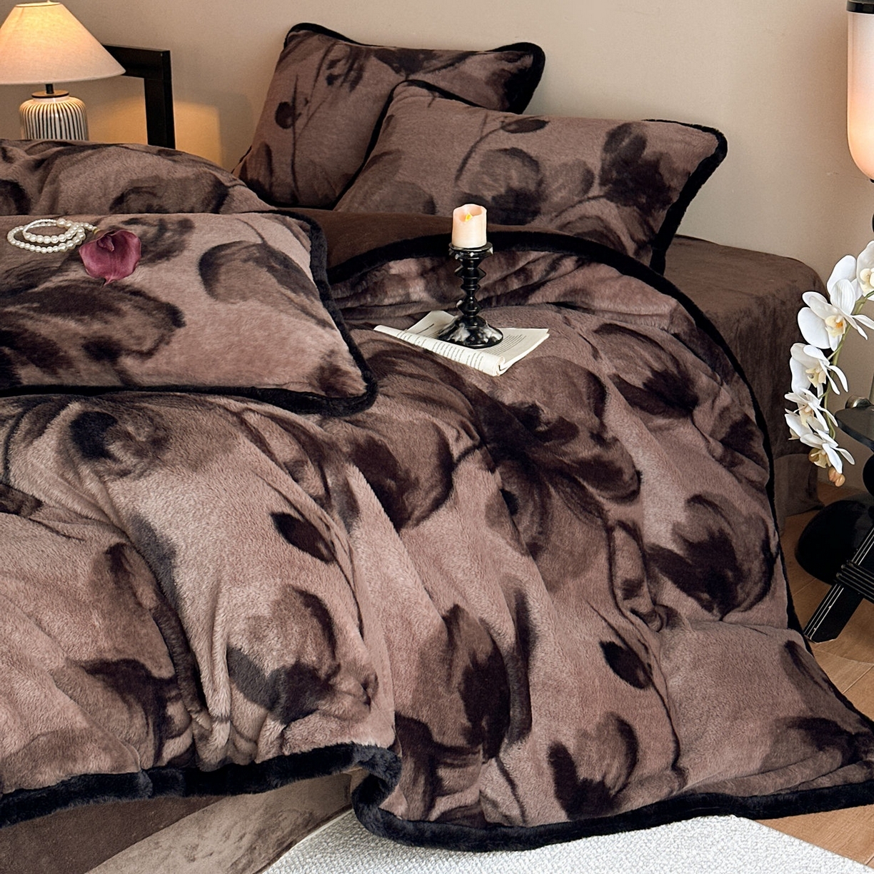 铠畅  2025新款加厚8斤包边款美拉德仿兔毛皮草牛奶绒四件套 美拉德包边款-墨染芳华