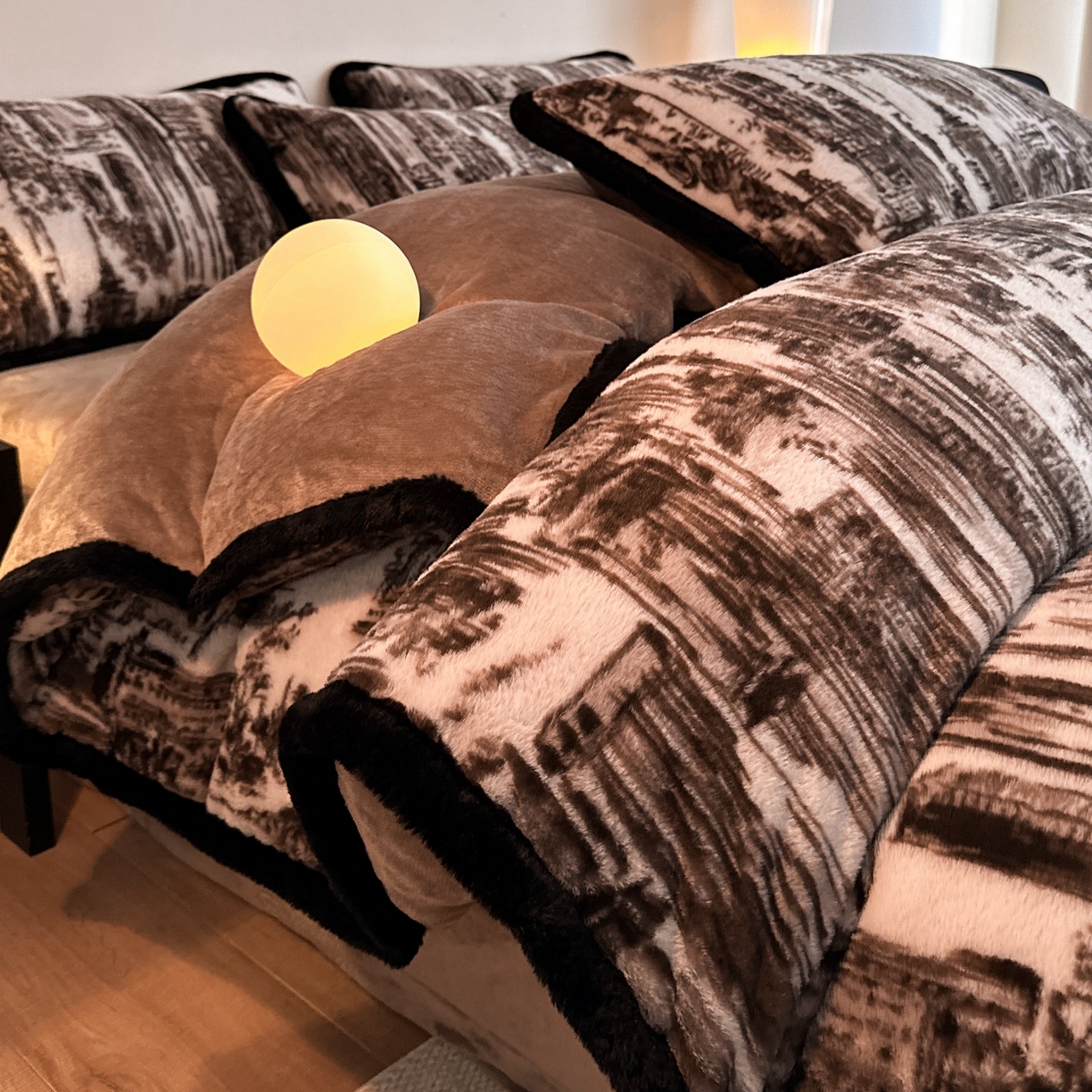 91家纺网 家纺一手货源 找家纺 铠畅  2025新款加厚8斤包边款美拉德仿兔毛皮草牛奶绒四件套 美拉德包边款-暮光