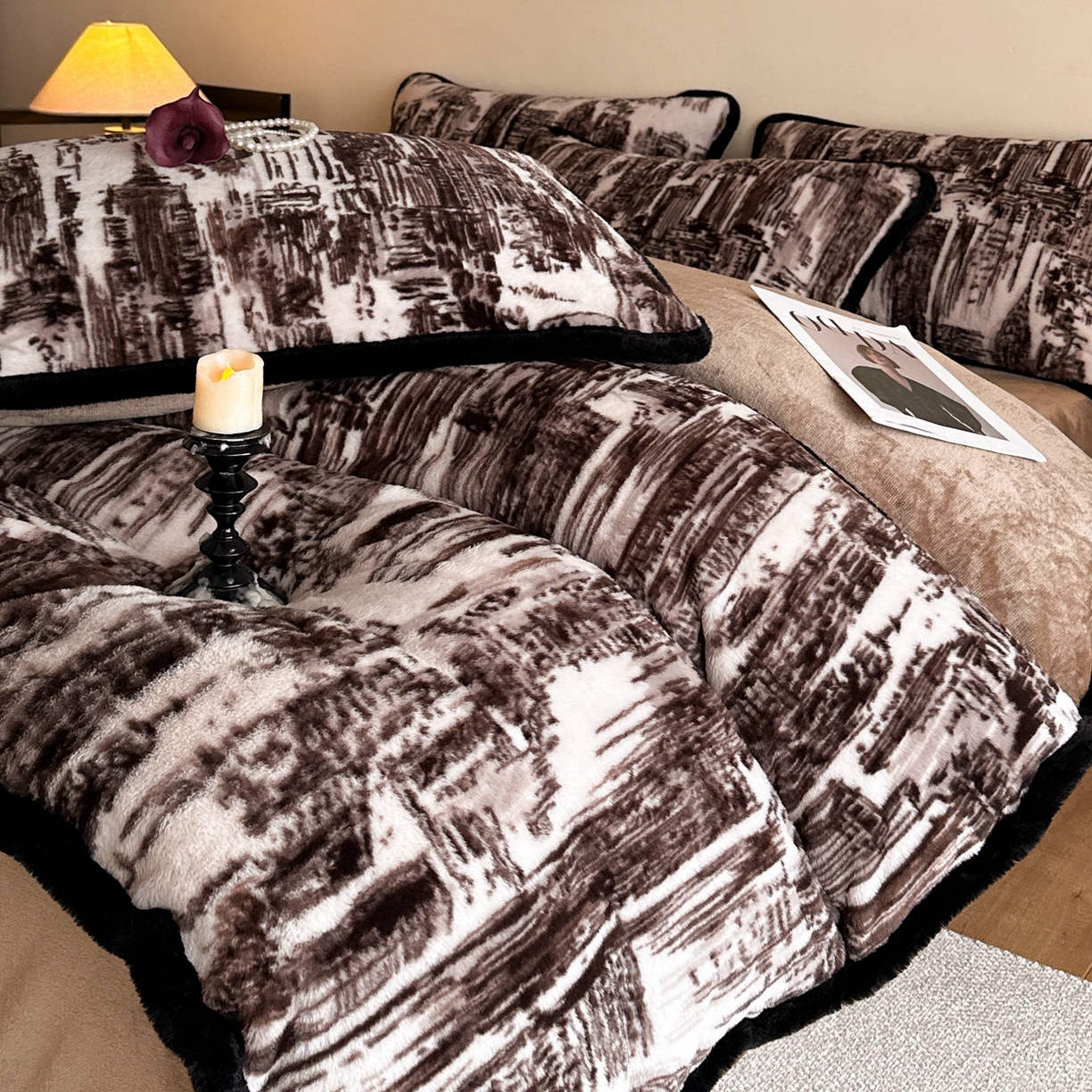 91家纺网 家纺一手货源 找家纺 铠畅  2025新款加厚8斤包边款美拉德仿兔毛皮草牛奶绒四件套 美拉德包边款-暮光