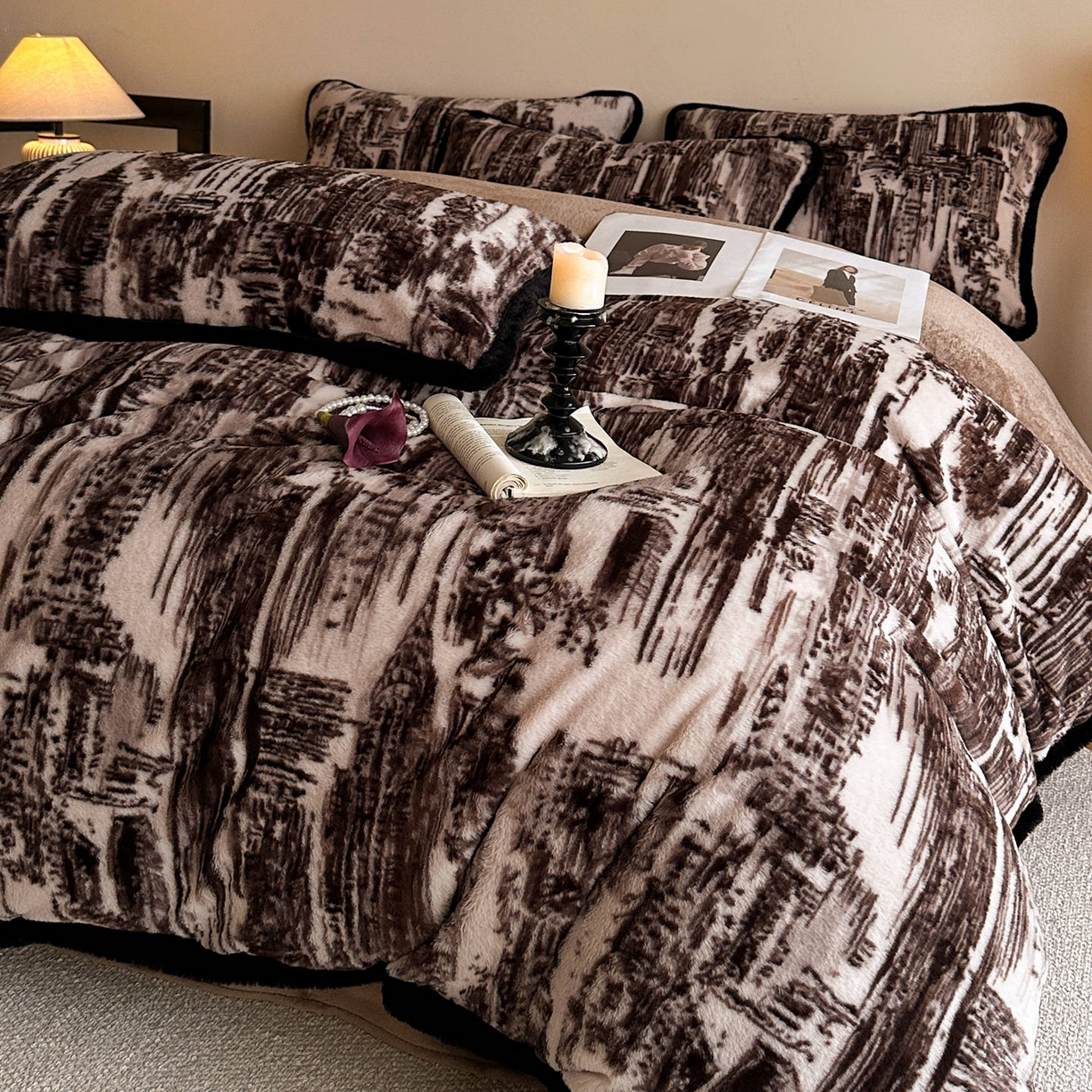 91家纺网 家纺一手货源 找家纺 铠畅  2025新款加厚8斤包边款美拉德仿兔毛皮草牛奶绒四件套 美拉德包边款-暮光